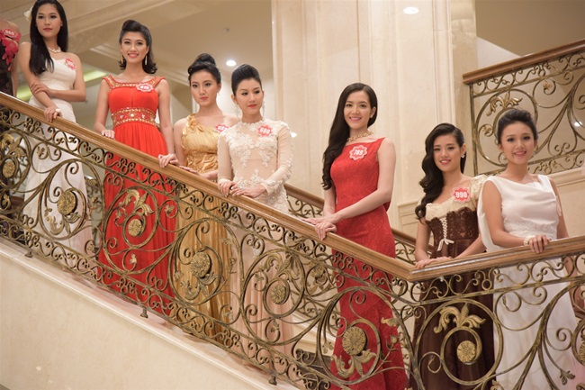  - Hoa hậu Việt Nam 2014: 38 thí sinh diện váy dạ hội gợi cảm (Hình 22).
