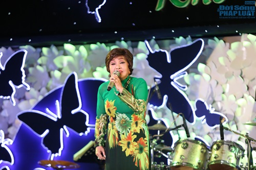  - Nghệ sỹ Hoàng Lan nhận được 300 triệu đồng sau đêm nhạc từ thiện (Hình 13).