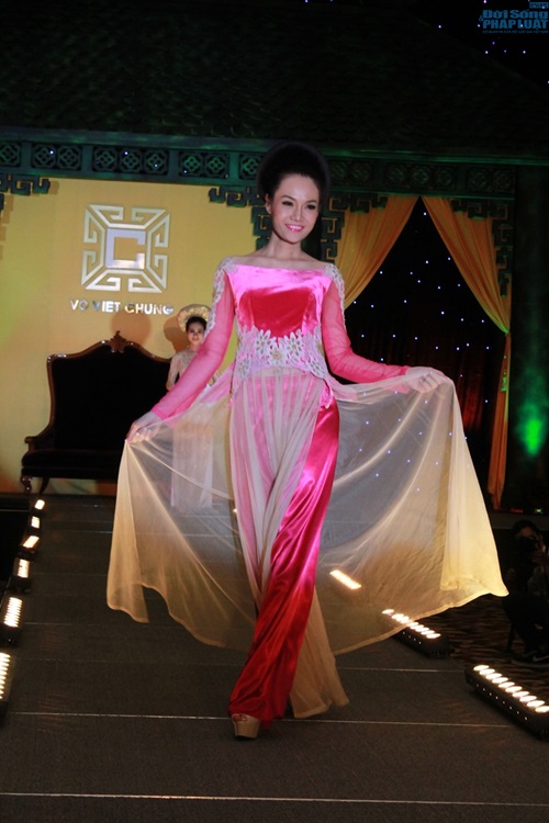  - Người đẹp Hoa hậu Đại dương diện áo dài khoe dáng chuẩn (Hình 12).