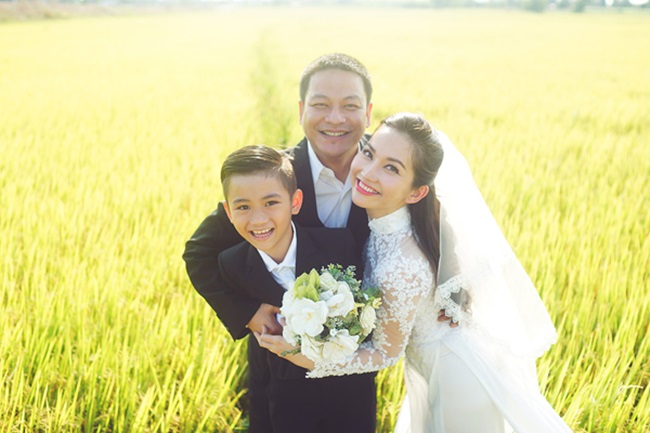 Chuyện làng sao - Kim Hiền rạng rỡ đưa con riêng vào ảnh cưới (Hình 3).