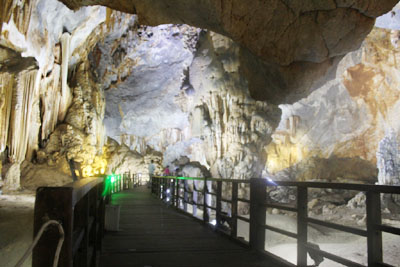 Khám phá hang động khô huyền bí dài nhất châu á