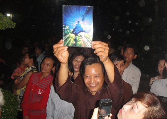 Tin tức - Thực hư chuyện “Phật hiển linh” trên cây sao chùa Thiên Quang