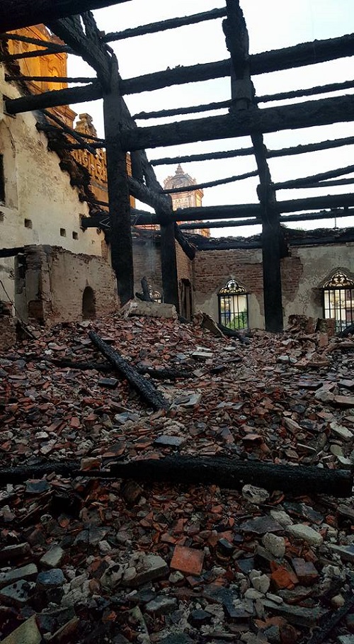 Tin trong nước - Nam Định: Hiện trường ngôi nhà thờ cổ 130 tuổi bị lửa thiêu rụi (Hình 3).
