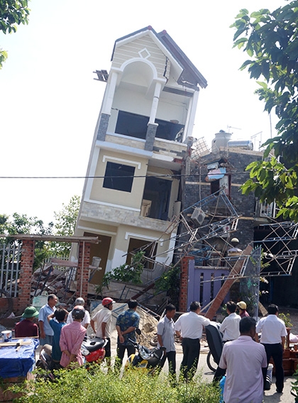 Nhà 4 tầng vừa xây đã sập đổ: Do thi công sai so với thiết kế