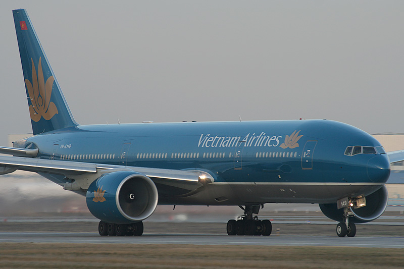 Máy bay Vietnam Airlines hạ cánh khẩn cấp vì hành khách khó thở