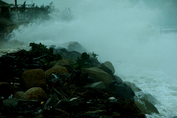 Tin tức bão số 4 mới nhất: Quy Nhơn gió giật, bão sắp vào Phú Yên