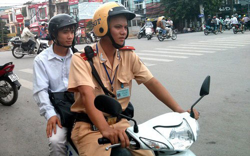 Giáo dục pháp luật - Thí sinh sẽ được cảnh sát giao thông Hà Nội hỗ trợ đến điểm thi