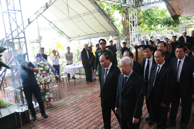 Tin tức - Tổng Bí thư, Thủ tướng viếng ông Nguyễn Bá Thanh (Hình 3).