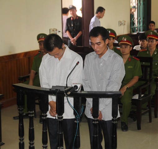 An ninh - Hình sự - 2 kẻ trộm cắp trong vụ lộn xộn tại Vũng Áng bị phạt 54 tháng tù