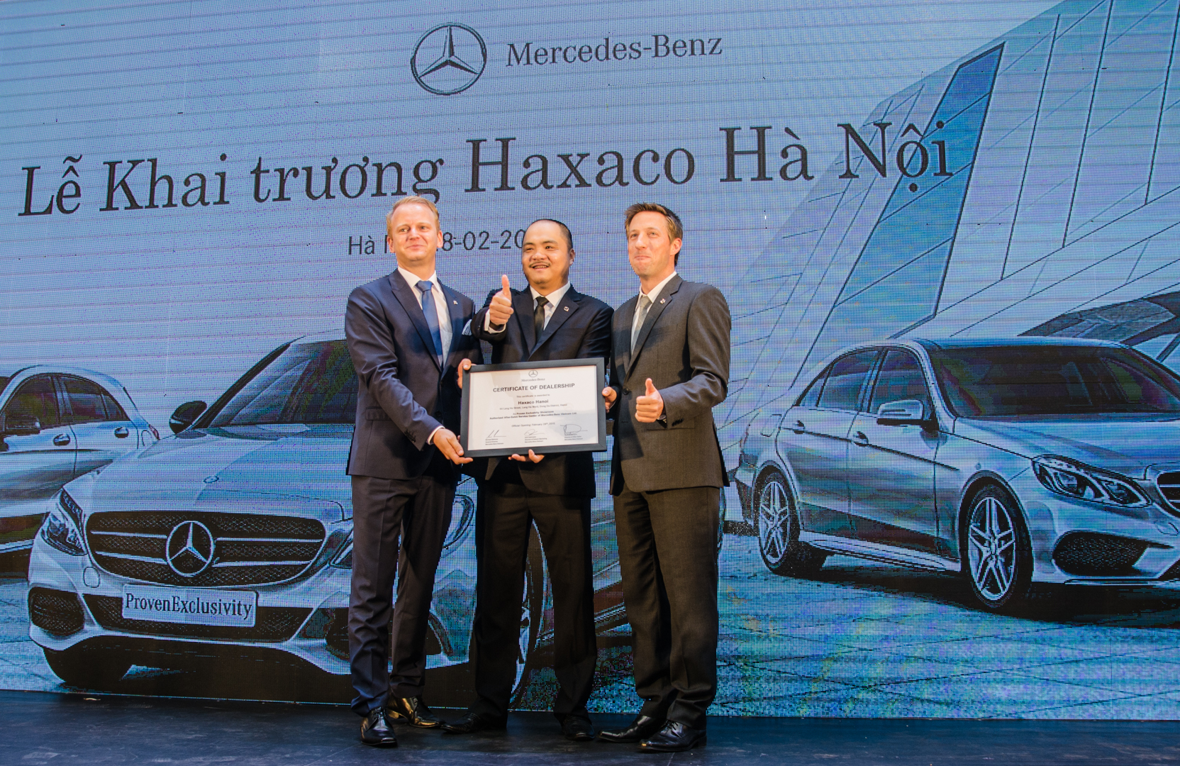Khai trương showroom Mercedes-Benz và Haxaco mới tại Hà Nội