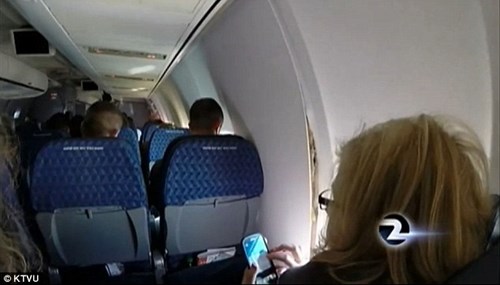 Mỹ: Hành khách hoảng hồn vì máy bay bị nứt toác