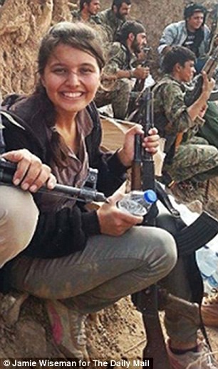  - Gặp gỡ nữ chiến binh 20 tuổi người Kurd chiến đấu bảo vệ Kobani