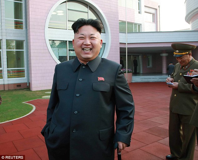  - Nhà lãnh đạo Kim Jong-un thăm trại trẻ mồ côi ở Bình Nhưỡng
