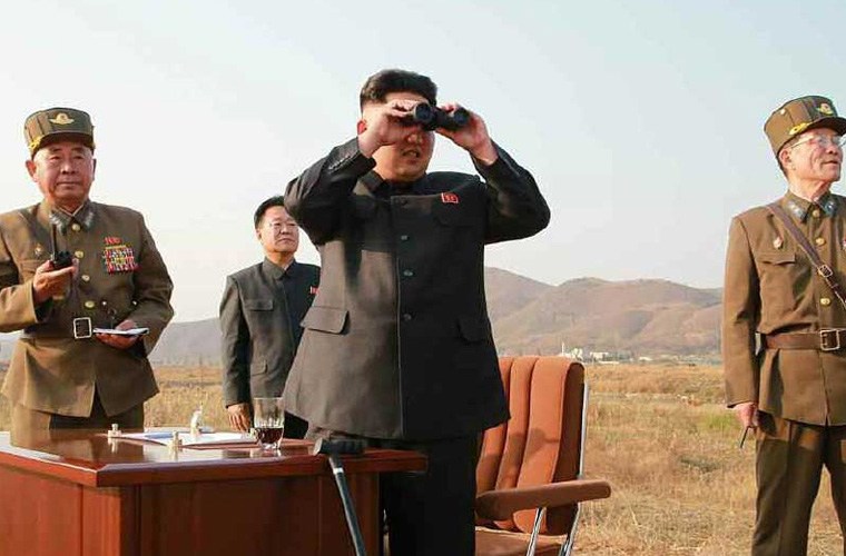 - Nhà lãnh đạo Kim Jong-un trực tiếp vào buồng lái máy bay MiG-29 (Hình 4).