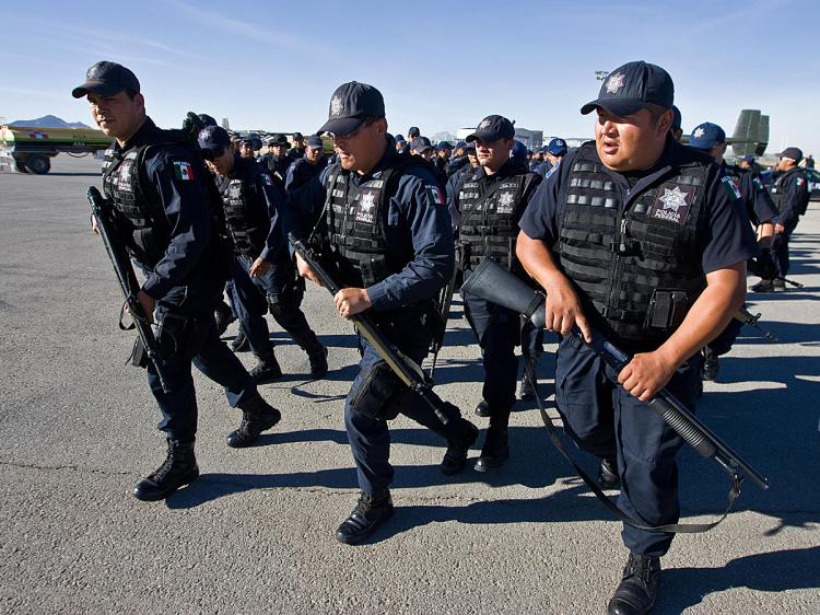  - Mexico giải tán toàn bộ lục lượng cảnh sát địa phương