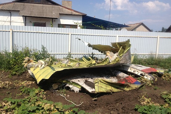  - Cuộc sống của người dân Ukraina gần nơi máy bay Malaysia rơi (Hình 2).