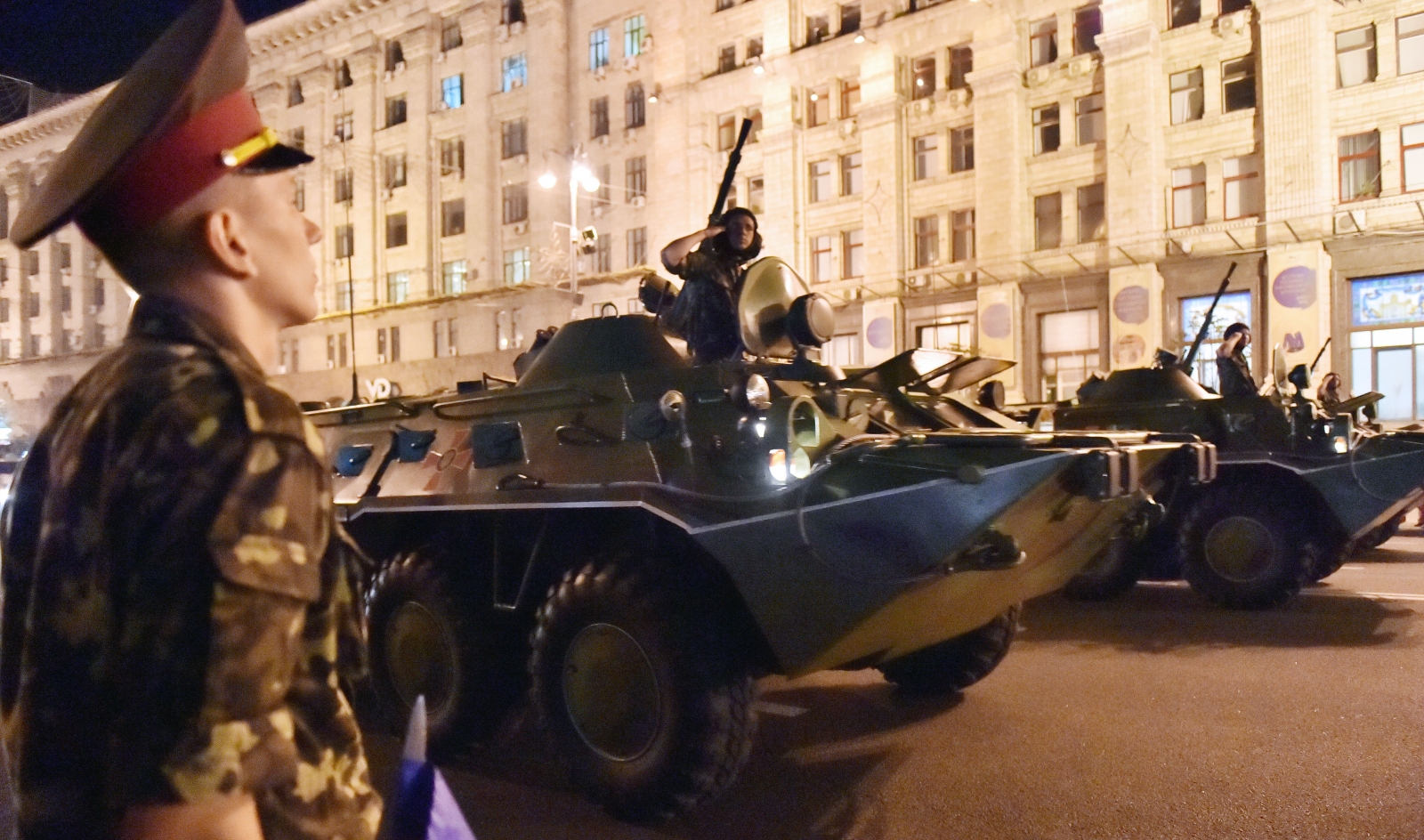Chùm ảnh: Ukraina phô diễn sức mạnh quân sự mừng ngày Độc lập