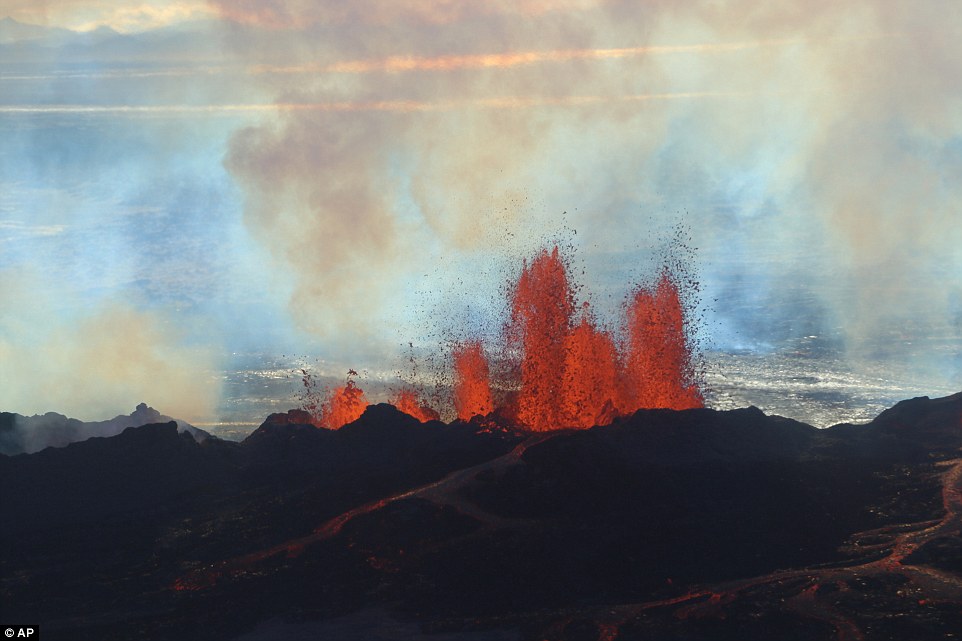  - Chiêm ngưỡng núi lửa 200 năm tuổi ở Iceland phun trào dữ dội (Hình 8).