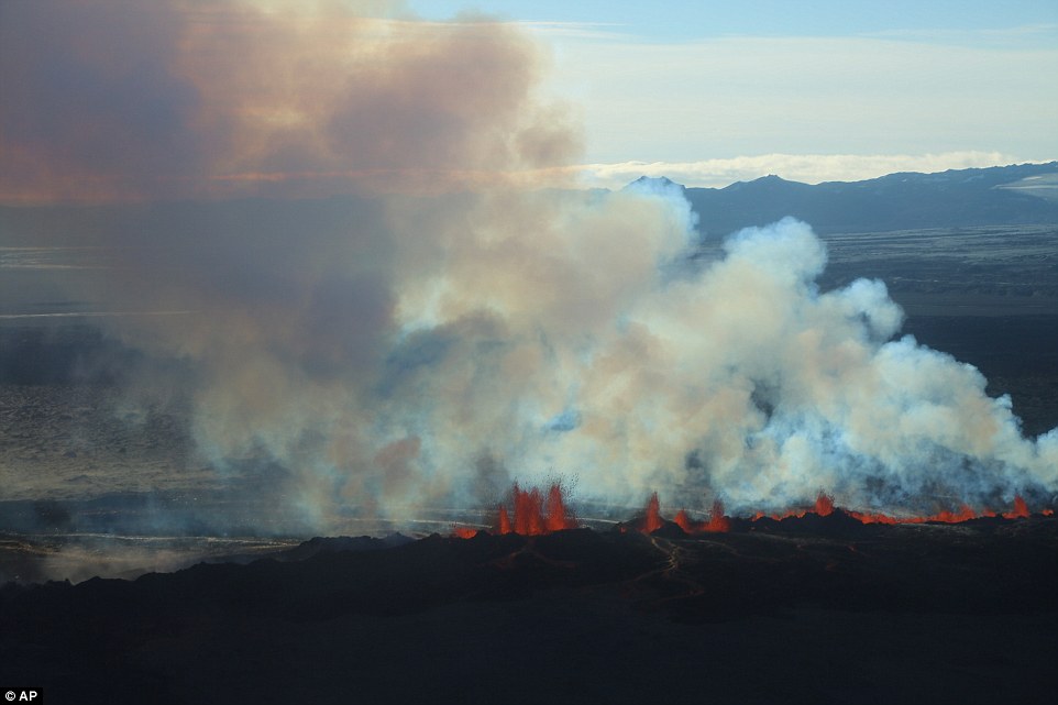  - Chiêm ngưỡng núi lửa 200 năm tuổi ở Iceland phun trào dữ dội (Hình 9).