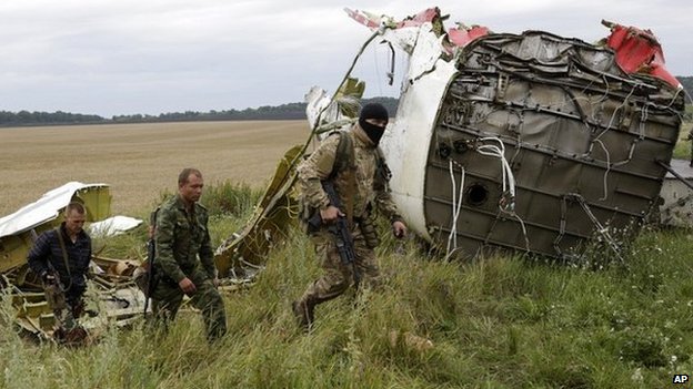 Kết luận MH17: Máy bay Malaysia rơi do trúng “các vật thể lạ”