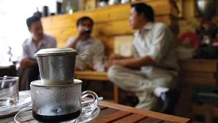 Ăn - Chơi - Văn hóa uống cà phê của người Sài Gòn lên báo Anh