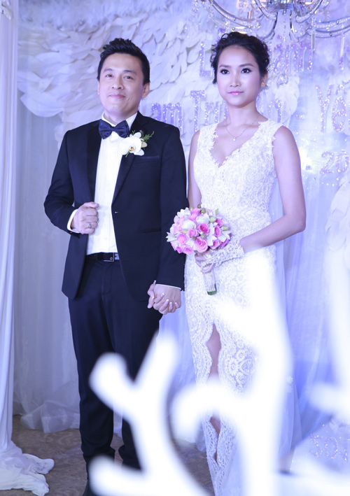 Chuyện làng sao - Lam Trường hạnh phúc bên cô dâu trong đám cưới lần hai (Hình 13).