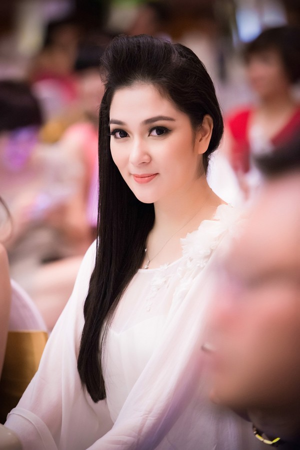 Hoa hậu Việt làm gì sau khi đăng quang