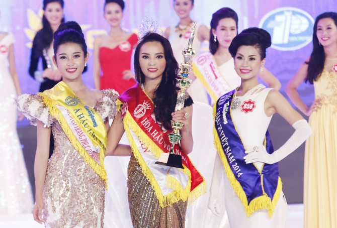 Chuyện làng sao - Hình ảnh nhí nhảnh của tân Hoa hậu Việt Nam 2014 thời học sinh