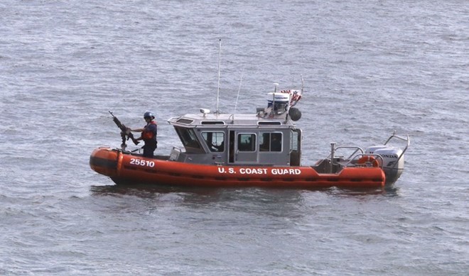  - Tàu tuần duyên Mỹ 'bắn cảnh cáo' khi chạm trán tàu cá Iran