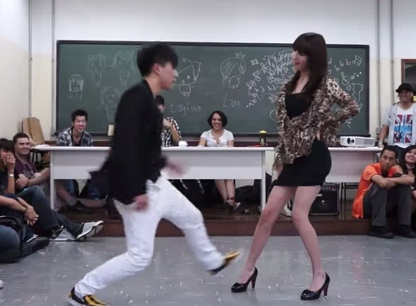 Cộng đồng mạng - Sự thật về clip cô giáo nhảy sexy với nam sinh trong lớp học
