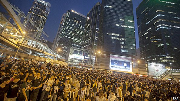 Biểu tình Hong Kong làm chao đảo tài chính toàn cầu