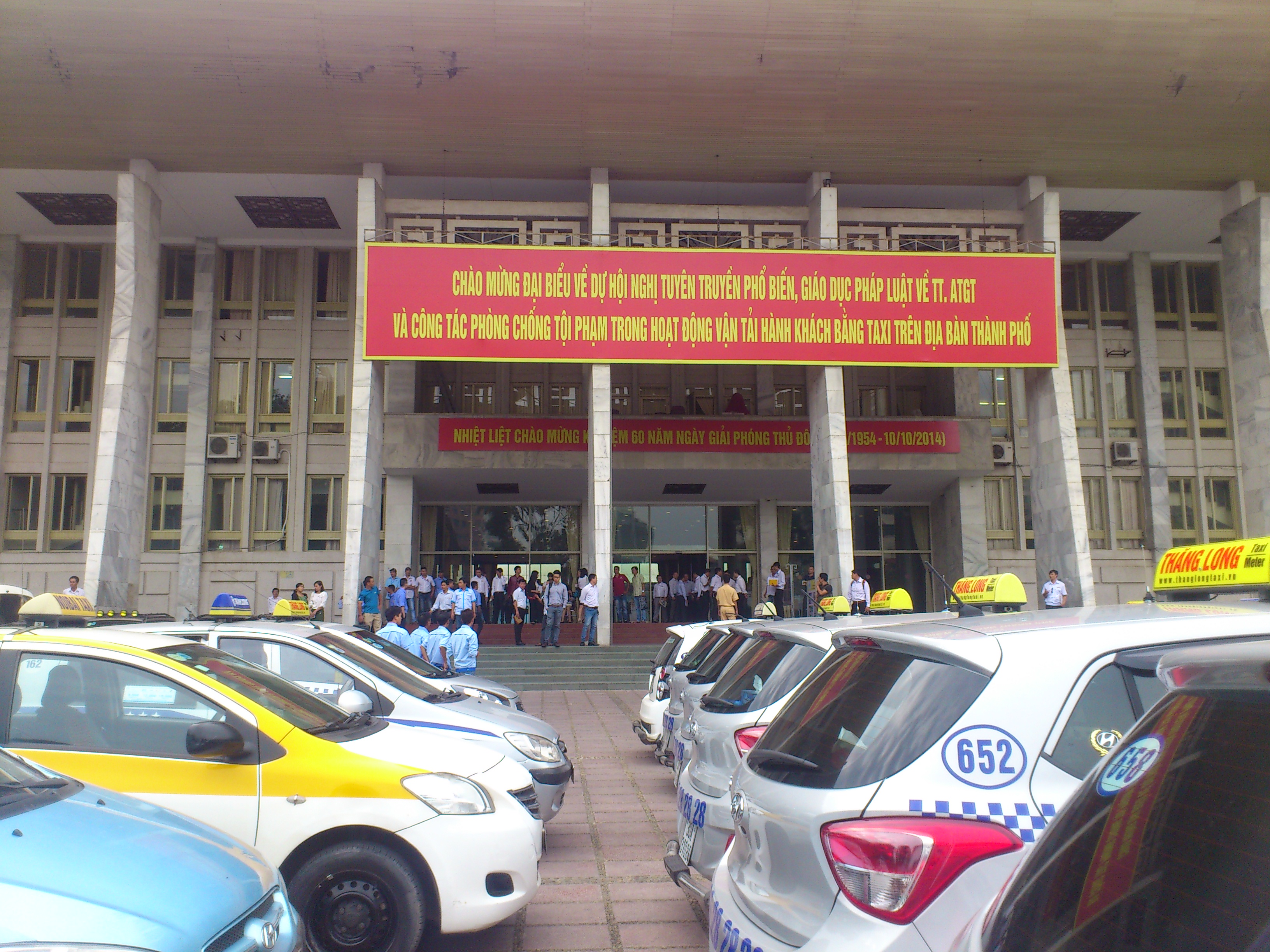  - Hàng ngàn lái xe taxi Hà Nội tập huấn nâng cao chất lượng phục vụ