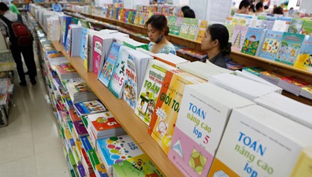 Chuyện học đường - Bộ GD-ĐT bỏ độc quyền làm sách giáo khoa