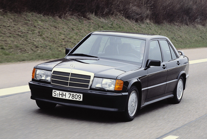 Mercedes-Benz C-Class 32 năm trước có gì?