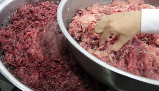 Thị trường - Báo động tình trạng 'lên đời' thịt lợn thành thịt thú rừng bằng hóa chất