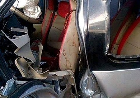 Tin trong nước - Xe khách tông trực diện xe tải, bé 9 tuổi tử vong, nhiều người bị thương
