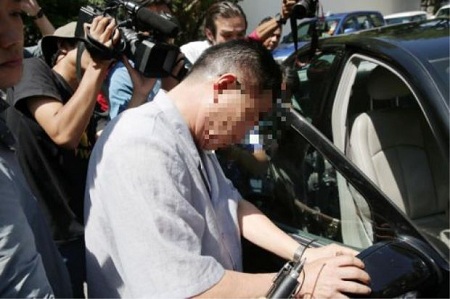 Tin thế giới - Nhân viên sứ quán Triều Tiên quát phóng viên sau khi gương xe vỡ