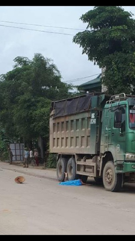 Tin trong nước - Ninh Bình: Xe tải chở đất gây tai nạn nghiêm trọng khiến 1 người tử vong