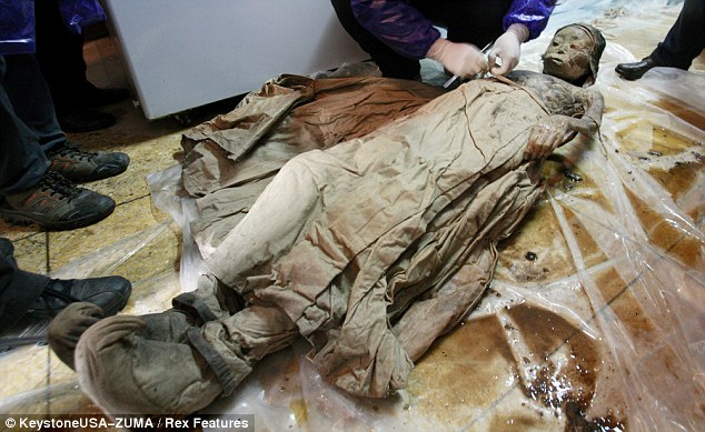  - Trung Quốc: Kỳ lạ xác ướp 700 tuổi vẫn còn nguyên vẹn (Hình 2).