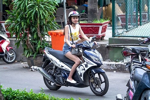 Chuyện làng sao - Ấn tượng những sao Việt giản dị đi xe máy (Hình 3).