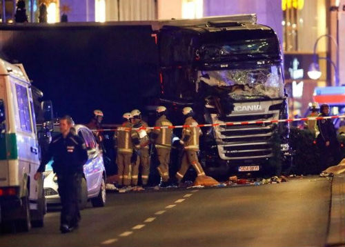 Tin trong nước - Xe tải đâm chết 9 người ở chợ giáng sinh Đức, IS nhận trách nhiệm