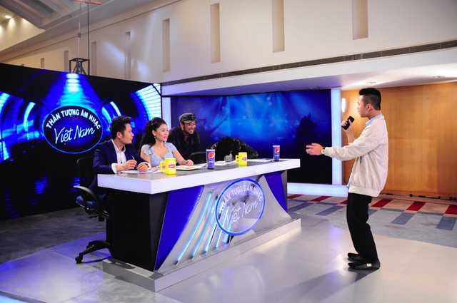 Tin tức giải trí - Vietnam Idol: Phiên bản lỗi của Sơn Tùng M-TP 'bật' giám khảo (Hình 2).