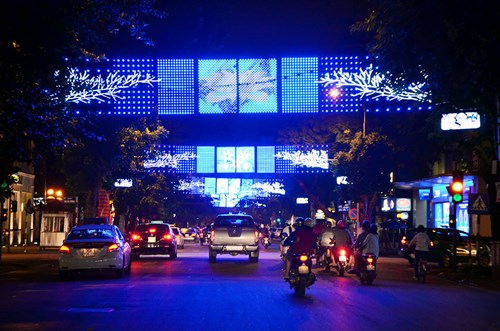 Tin trong nước - Hà Nội rực rỡ đèn đêm đón ngày Giải phóng Thủ đô (Hình 7).