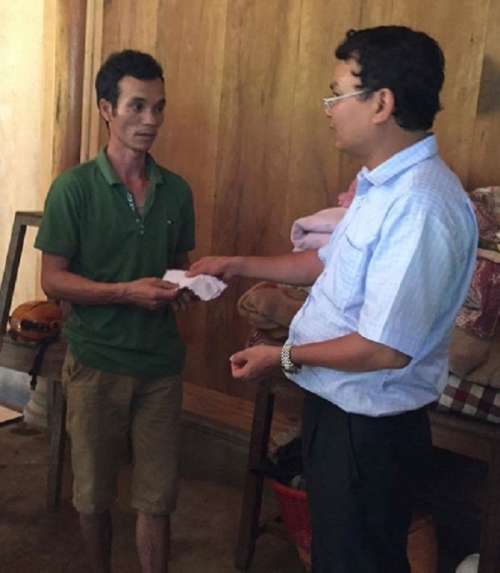 Tin trong nước - Chủ tịch Lào Cai vào hiện trường vụ sập hầm vàng, hỗ trợ gia đình thiệt hại (Hình 5).