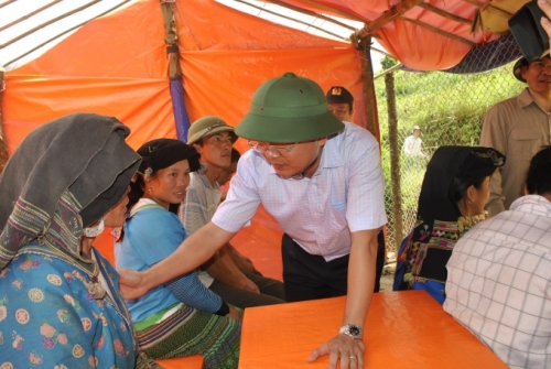 Tin trong nước - Chủ tịch Lào Cai vào hiện trường vụ sập hầm vàng, hỗ trợ gia đình thiệt hại (Hình 6).