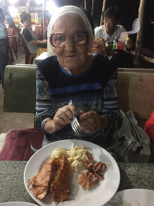 Cộng đồng mạng - Cụ bà 89 tuổi người Nga bất ngờ 'bị' ghen tị sau khi đến Việt Nam (Hình 6).