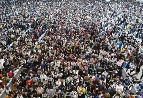 Ăn - Chơi - 'Hoa mắt chóng mặt' ngắm nhìn người dân Trung Quốc hưởng Tuần lễ vàng (Hình 2).