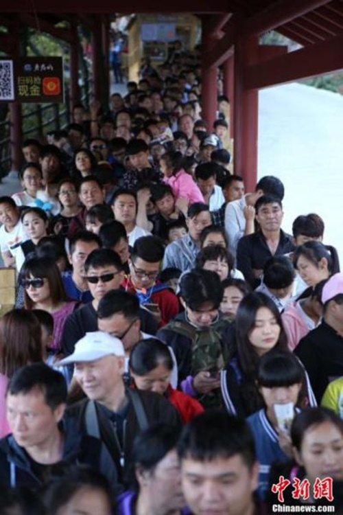 Ăn - Chơi - 'Hoa mắt chóng mặt' ngắm nhìn người dân Trung Quốc hưởng Tuần lễ vàng (Hình 7).