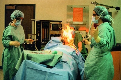 Sức khoẻ - Làm đẹp - Bệnh nhân... xì hơi gây hỏa hoạn trong khi đang phẫu thuật