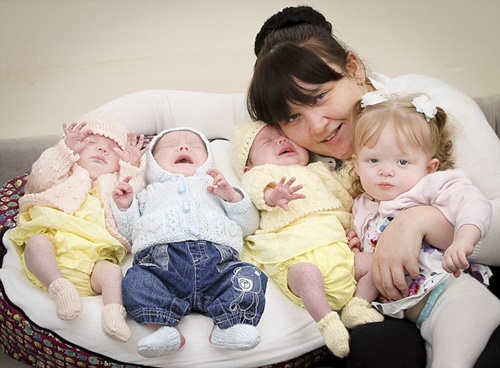 Sức khoẻ - Làm đẹp - Kì lạ người phụ nữ sinh 4 đứa con trong vòng 11 tháng (Hình 3).
